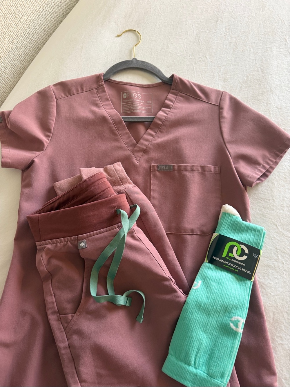 Figs Mauve Rose Scrub Set with Mint Green Socks